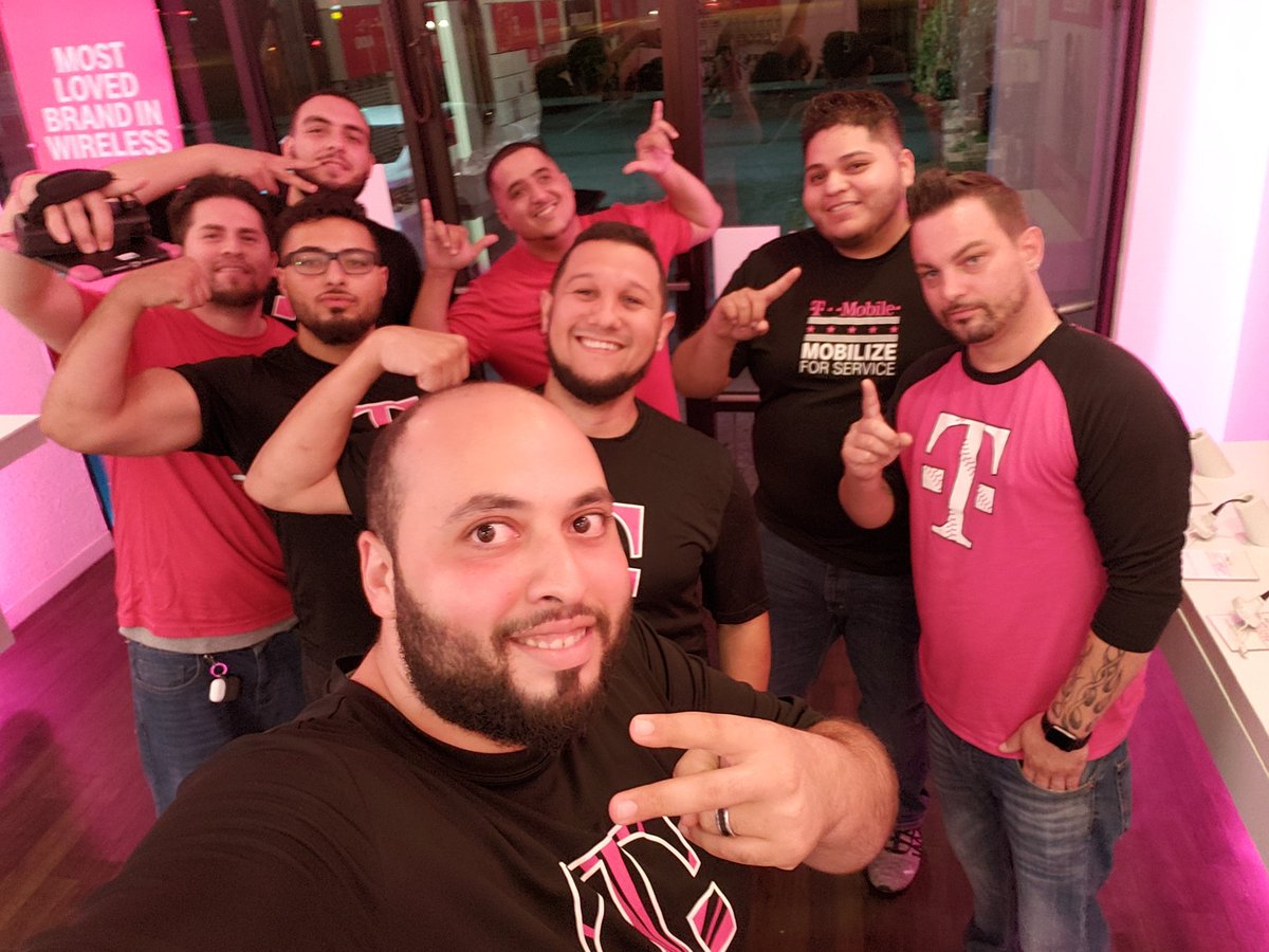 Alex_AAWireless's tweet photo. It's always a pleasure to spread wisdom down to the people that make A&A Wireless so great. A&A looking to break records in Q-4!
#AA_Elites #AA_Wireless #BreakQ4
@jboy1724 @bnash001 @PeterRuvelas @SamBaez78 @FLUncarrier @omran_47 @JoseAllDaY4304 @cbinnall13 @GMoucheron @atiglobal https://t.co/9OReqDDE5w