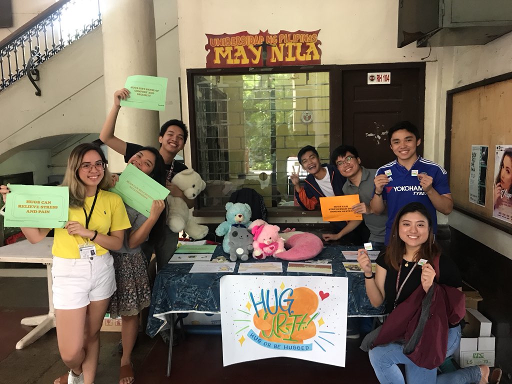UPMMHC's tweet photo. Good afternoon CAS! The booth is now open for...hugs!! 🤗

Visit us at the RH lobby for Hug-Ur It! Let’s spread love and positivity around 💙

#TunayNaKwento 
#PagusapanAngIsipan https://t.co/RoCUBAmeeU
