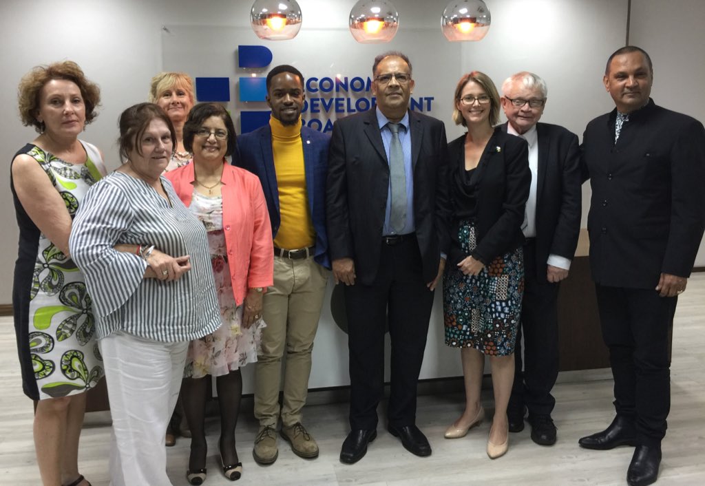 AusHC_MU's tweet photo. Pleased to welcome #AustraliaAfricaCouncil (NSW) to #Mauritius exploring new commercial opportunities including food&beverage, #agritech, sustainable living, fashion & textiles, & cosmetics. Thanks #EconomicDevelopmentBoard #MauritiusResearchCouncil @AustChamMU @AustradeAfrica https://t.co/IKWopbgUiR