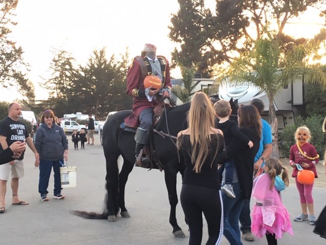 SantaCruzKOA's tweet photo. Headless Horseman visits Santa Cruz KOA https://t.co/x42T3WLwrZ