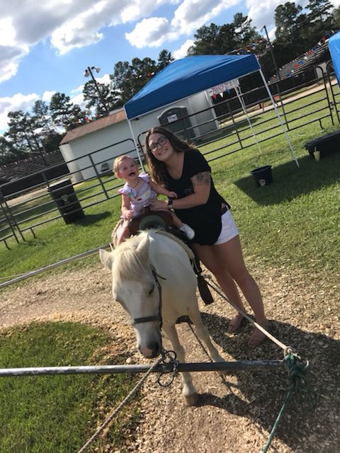 DFlowwww's tweet photo. Iβm not sure who enjoyed the petting zoo at the fair more, Me or Laiklyn. πππ‘β€οΈ #funathefair #fairfun https://t.co/c0dRu1ixXn