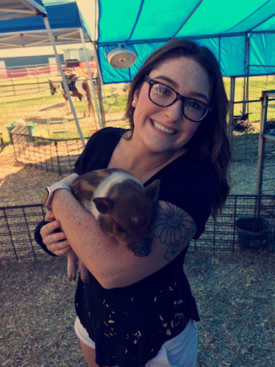 DFlowwww's tweet photo. Iβm not sure who enjoyed the petting zoo at the fair more, Me or Laiklyn. πππ‘β€οΈ #funathefair #fairfun https://t.co/c0dRu1ixXn