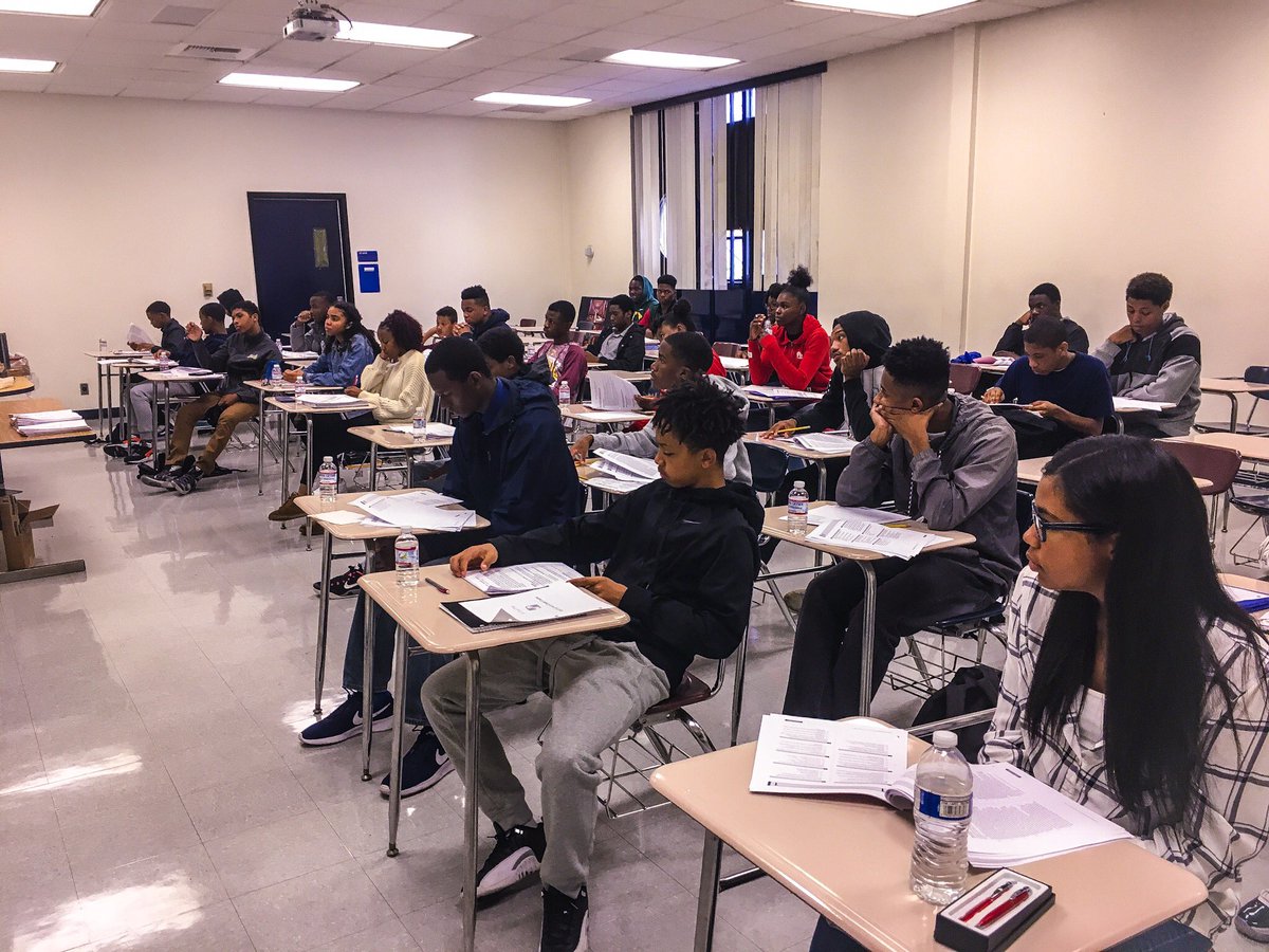 100BlackMenLA's tweet image. Our Young Black Scholars’ students in action.  Today’s workshop - PSAT/SAT Prep.  Thank you PJ Test Services (@pjtestprep) for facilitating the workshop for our students.   Thank you West Los Angeles College for hosting us.  #youngblackscholars #100bmoa @100BlackMenLA