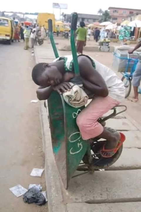 AnthonyHenry02's tweet photo. @APCNigeria This is were Buhari has lead our country to. #VoteOutBuhari https://t.co/N35ebncFIW