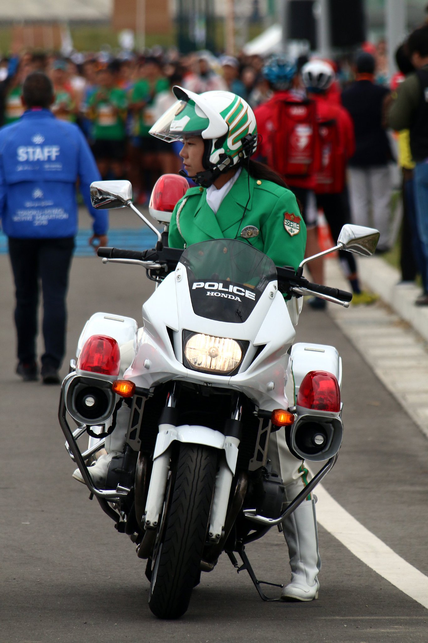 なごやん 宮城県警の女性白バイは緑の制服だった 愛知県警の赤を見慣れているので こういう色もあるのかと思った