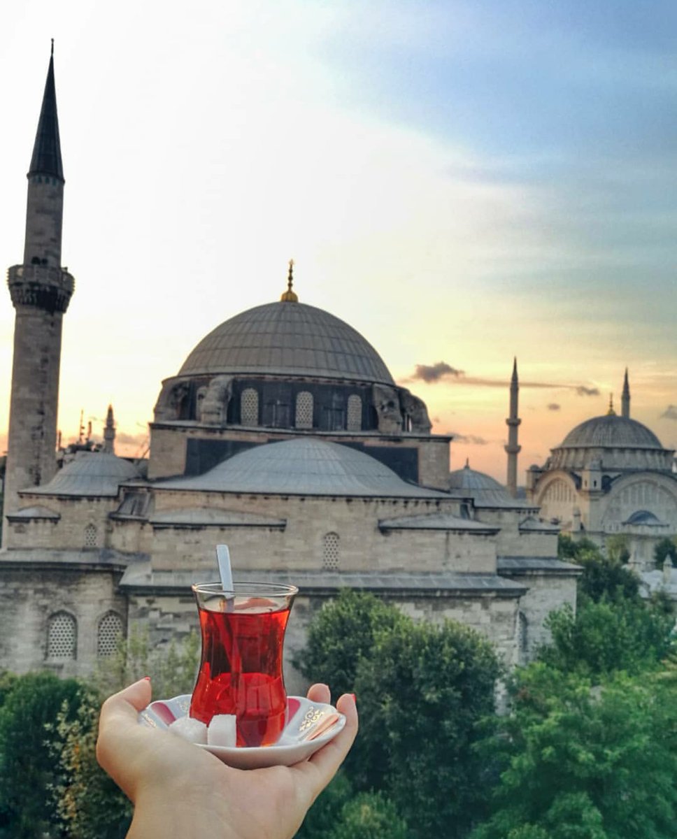 RteDilek34's tweet photo. #pazartesi
Fırtınanın Şiddeti
Ne olursa olsun
Martı
Sevdiği Denizden Asla 
Vazgeçmez.....

Hayırlı Sabahlar Huzurlu Haftalar inşaAllah 
Selam ve Dua ile ☝

#fatihcamii https://t.co/87NG4cVT5j