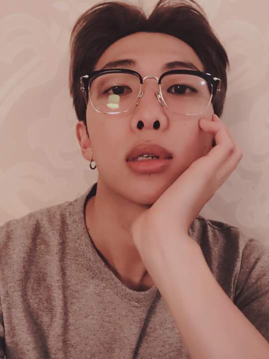 PHEA47529379's tweet photo. Mom I want to many him!! 😑❤
#JoonStan🌈💘
#BTS #RM https://t.co/V372McSM02