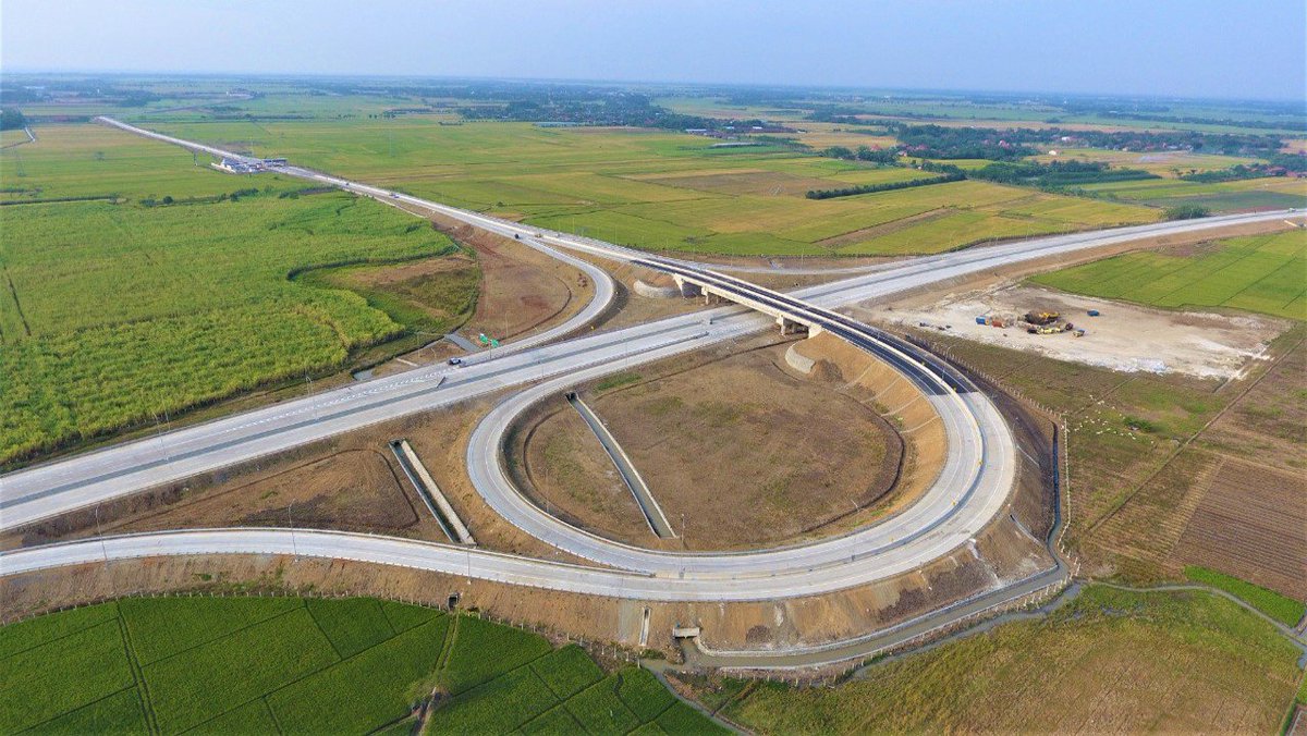 Dari Oktober-Desember 2018 akan beroperasi 13 ruas tol baru dengan total panjang 468km di seluruh Indonesia seperti Ciawi ke Cigombong di Jawa, dan tol Bakauheni-Terbanggi Besar sepanjang 126,9km di Sumatera.

Semua demi konektivitas, logistik, dan menghidupkan ekonomi lokal.