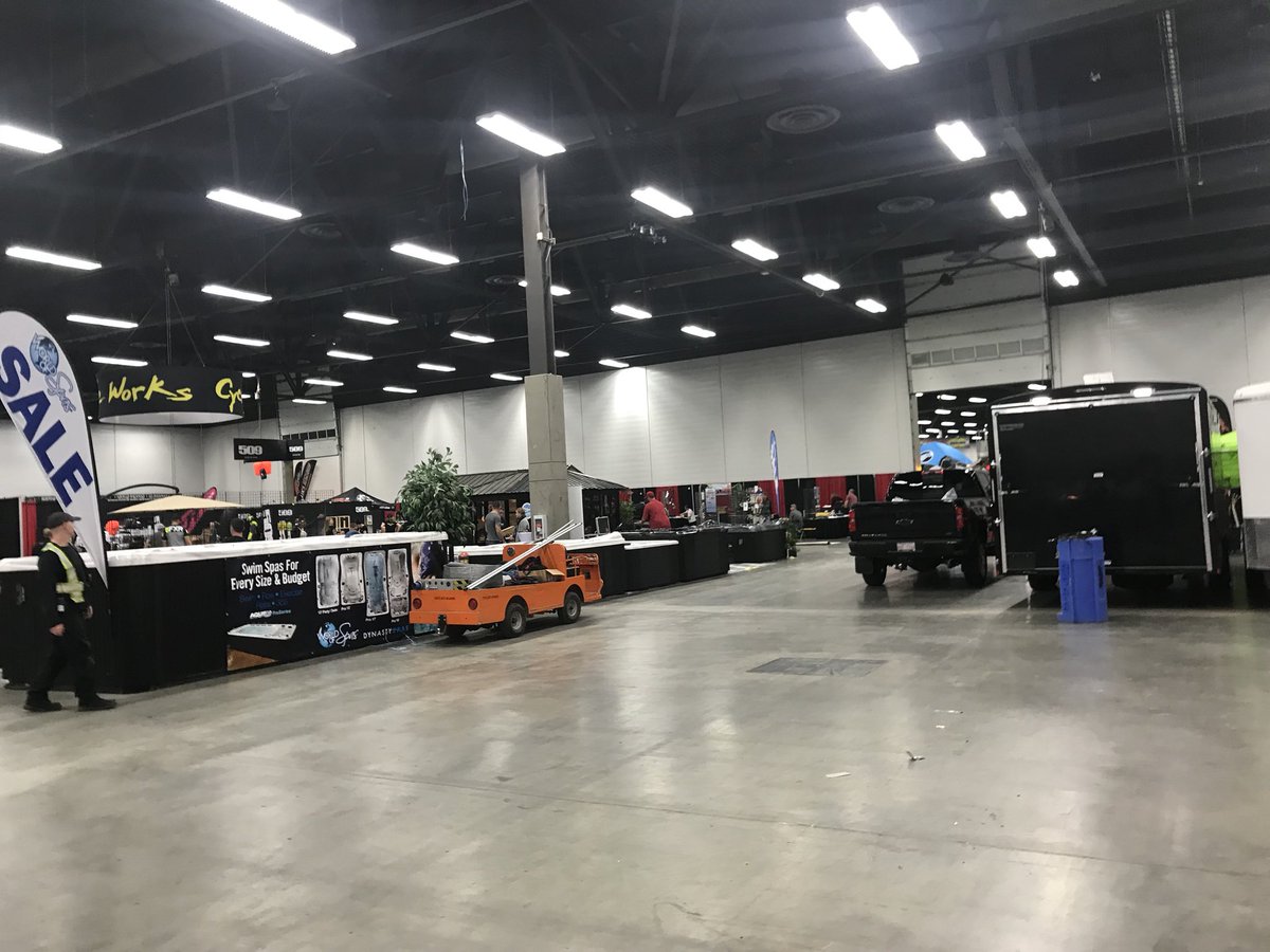 albertasledshow's tweet photo. And that’s a wrap for 2018!🎉🎉Thank you all for a great show!🙏👏💙  Safe travels home for everyone.  Have an awesome snowmobile season and HAPPY SLEDDING!❄️❄️ See you all next year Oct 18-20, 2019! #sledshowyeg #snowmobiles #yeg https://t.co/2dg0pzfNaO