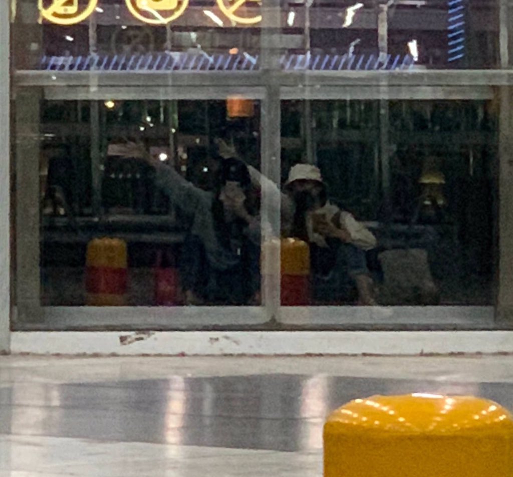 dramapotatoe's tweet photo. It’s a mini #ALoveSoBeautiful reunion as #ShenYue, #WangZiwei, #SunNing and #GaoZhiting met up last night!

#沈月 #王梓薇 #孙宁 #高至霆 https://t.co/3wfQlYeIT4