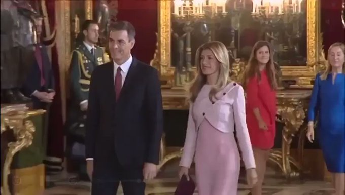 OstresJa's tweet image. Blanquerna : RT ProtocolCat: Tanquem una setmana en la q el PROTOCOL ha estat tema de debat: precedències, salutacions, besamans, ordenació... del q és ✅ i del q ❌ 
Estem desitjant començar dijous la nova edició dl #MasterProtocolBlanquerna  Blanquer… )