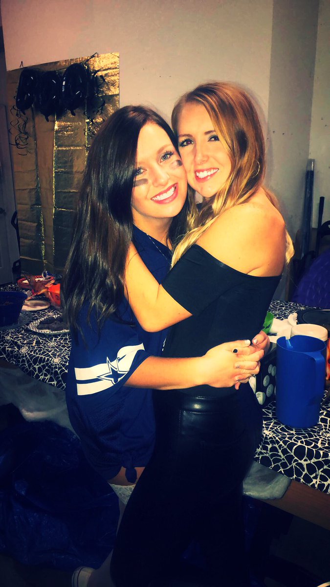 Baylorpaigee's tweet photo. I think dressing up for Halloween becomes more fun when you’re older 😏🖤 https://t.co/sZkFLnWfeR