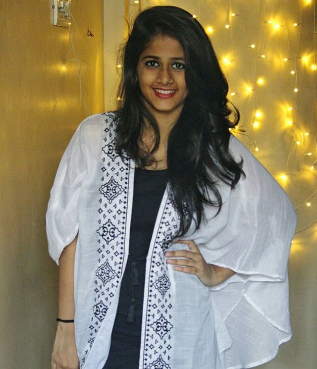 prettylilmakers's tweet photo. White is the color for day 6. This one is a symbol of purity, innocence and goodness✨
.
.
.
.
#ootd #9days9colours #navratri #potd #stylegram #fashion #like #bokeh #lights #smile #indianyoutuber #youtuber #blogger https://t.co/OCPnzjQgK7 https://t.co/fu5HwR9DEf