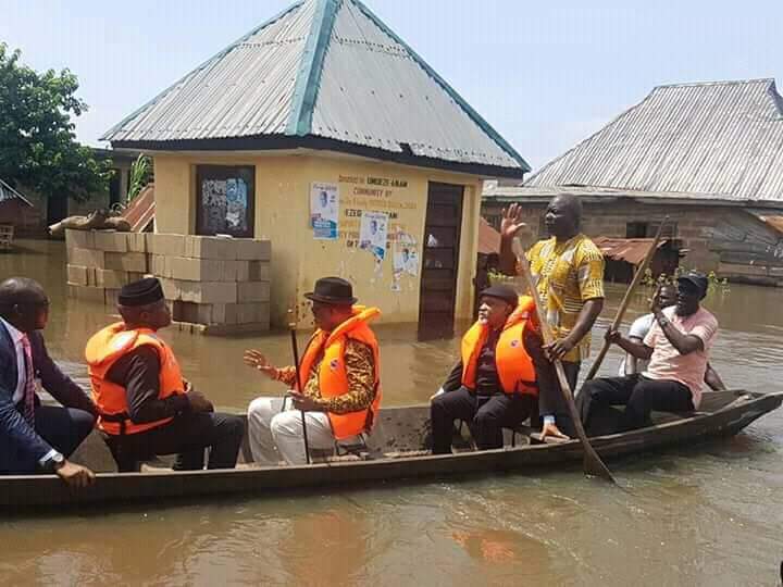OversabiTravels's tweet photo. Don't just comment. Just RETWEET and move on. #LetsGetNigeriaWorkingAgain
@TeamAtikuGlobal @PDP_2019 @AtikuOrg @mazigerald @atikulatedyouth @SarriBallc @Charlley2000 #PDPvsAPC https://t.co/xdfgFhPqGr