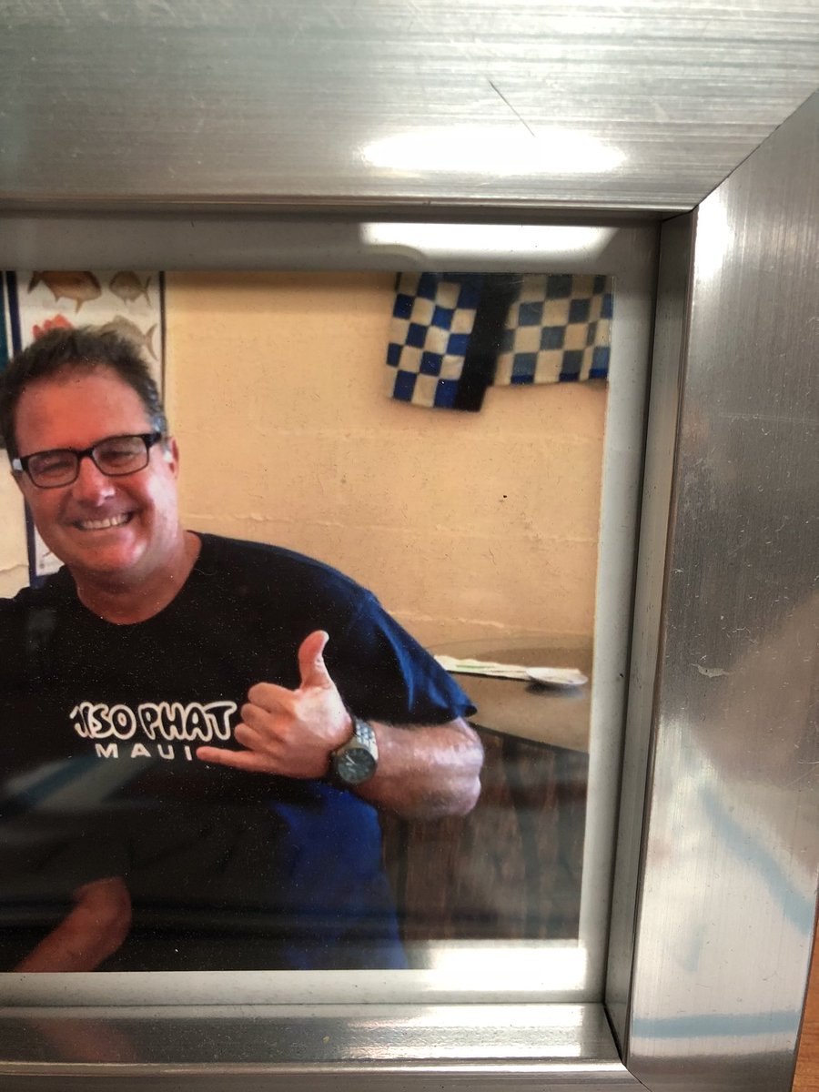 tswartzf's tweet photo. @JohnjayVanEs I found your twin in Maui! The owner of Miso Phat Sushi. https://t.co/jd2AI6I0Oz