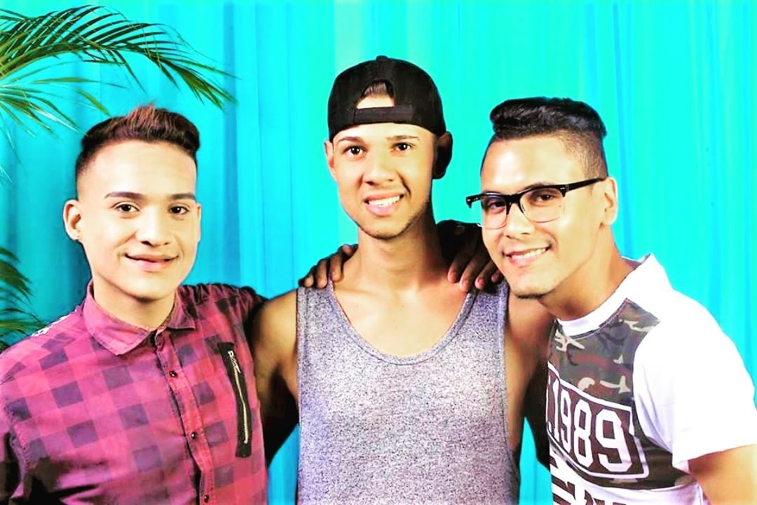 torresmarcanoe1's tweet photo. Sandía Beach Party 🍉 🌸🌴✨☀ 🏳️🌈 #sandia #beach #beachparty #RevoDiscoClub #Revoparty #Disco #Rumba #Party #gay #LGBTI #gaylove #boy #guy #girls #gaylife #Woman #instagay #like #follow #Caracas #Venezuela #Noche #sabado #Drink https://t.co/uiYB91Kb8Z