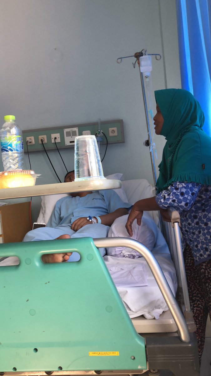 agusromli's tweet photo. Habis dari rapat jenguk tetangga yg kbetuln sdng dirwat krn gnagguan ginjalx di rs phc srbya. https://t.co/tyfCnNPuIa