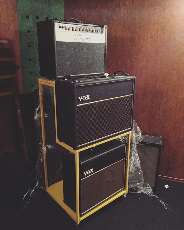 Stack shit up! 😊 #vox #bugera #amp #musician #acoustic #guitar #singer #mannequin #noose #instalife #livemusic #video #music #band #musicphotography #photo #gigphotography #rock #taylor #slowmotionsuicide #awesome #gibson #335 #gig #merch