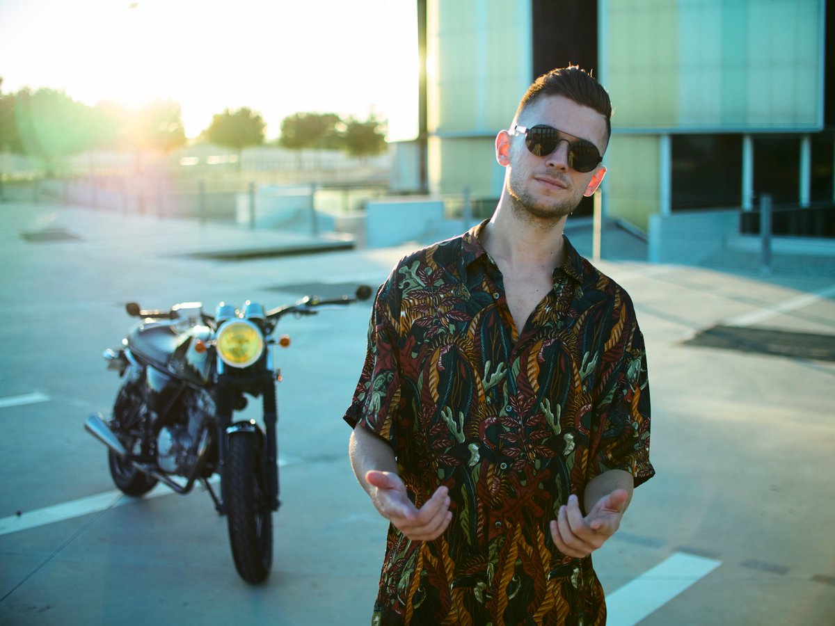 soypilson's tweet photo. Quiero devorarte a escondidas como el que fuma sustancia prohibida.
#Pilson #trap #trap2018 #Reggaeton #song #cancion #beat https://t.co/JqzZwFZ0l1