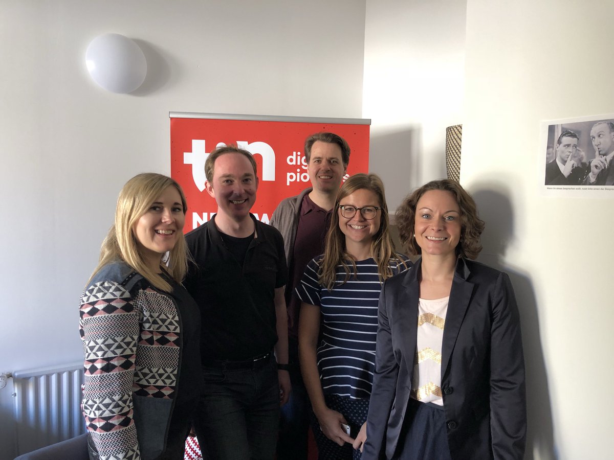 MarcWagner1975's tweet photo. Cooler 😎 Austausch mit @Doener rund um #FutureCommunication mit einem klasse Überblick zur Arbeitsweise von @t3n ... super Tipps & Einblicke in die Arbeit der #Online & #Offline Redaktion @R_Kustosch, Elisa aus dem Team von @rezamou sowie @TanjaMilenkovic #telekomwall #Newswork https://t.co/3KxVyeCYsL