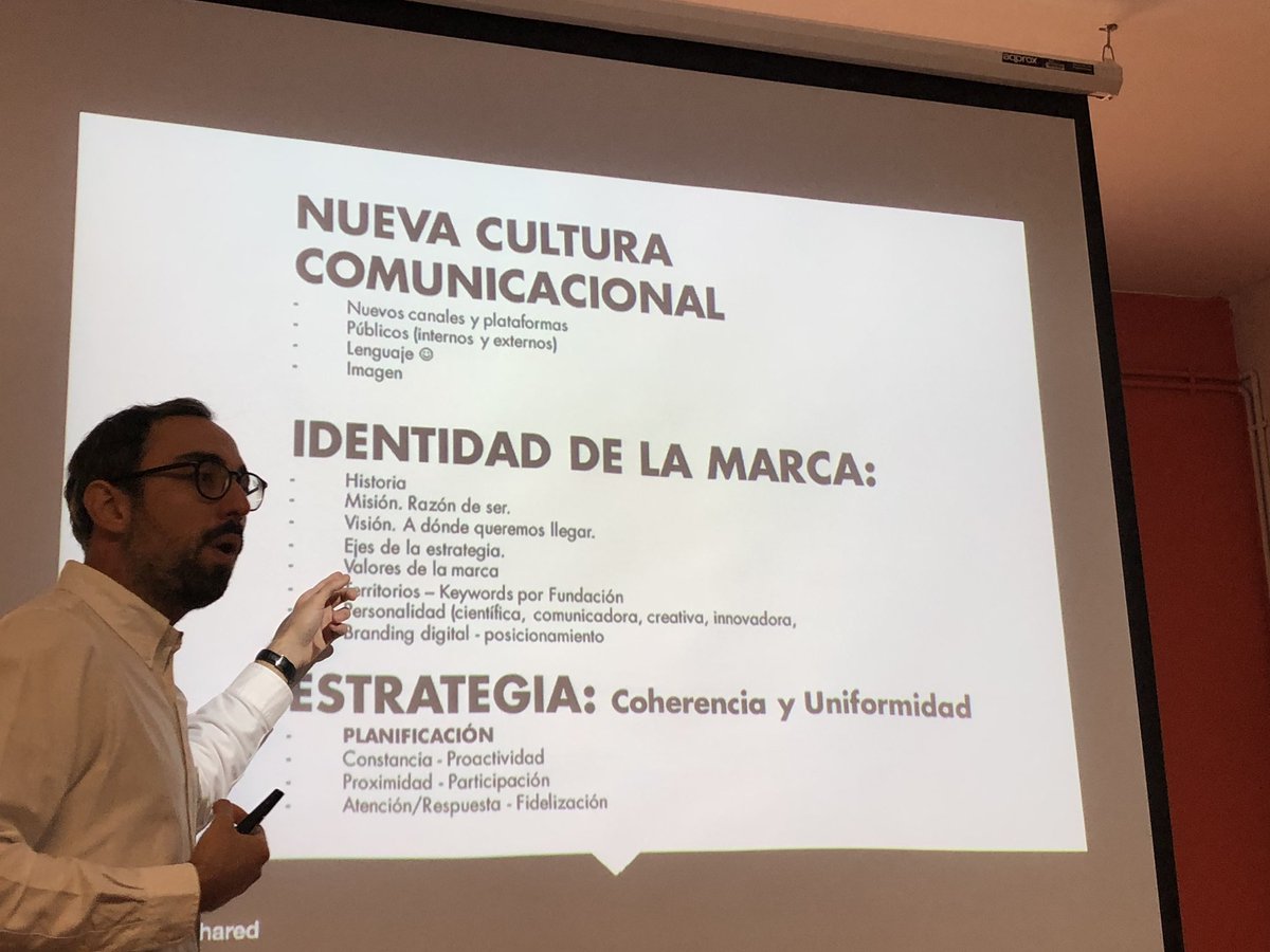 Ampans's tweet image. Com comuniquem i interaccionem amb el nostre públic les entitats socials? Formació #Comdigital de @_dincat a @frubricatus amb @achinchillaa: constància, proactivitat, escolta... Seguim treballant per fer de la comunicació una eina de sensibilització i visibilització #discapacitat