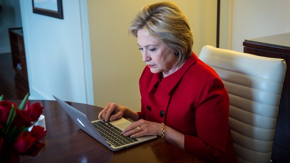 UCL_Global's tweet image. Tomorrow at 13:10: Dr Rachele De Felice explores &apos;What&apos;s really going on in Hillary Clinton&apos;s emails?&apos; - a project UCL&apos;s Global Engagement Office is proud to have contributed funding to. #UCL #LunchHourLecture

📅Find out more: bit.ly/2PAKLfs