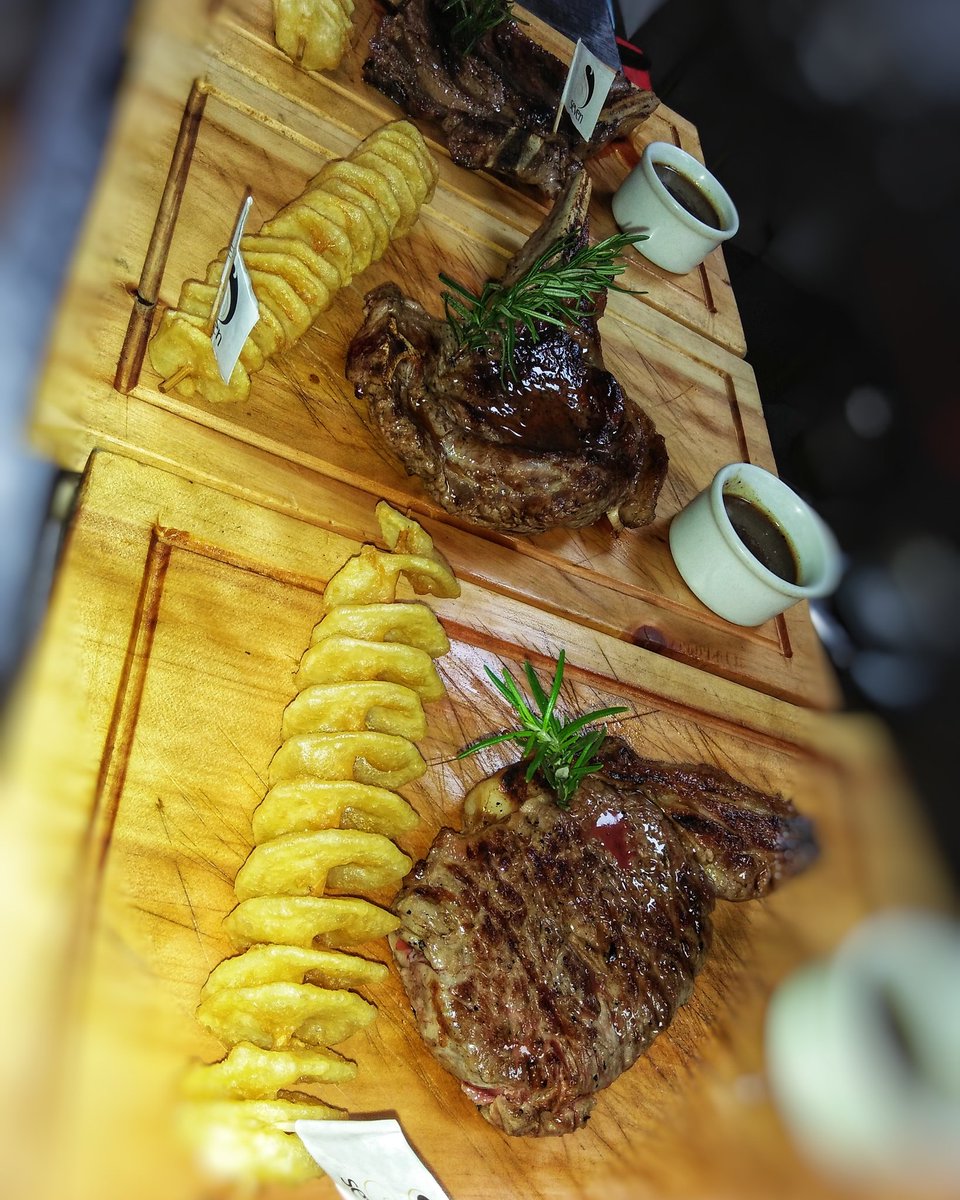 ExperienceSeven's tweet photo. The ultimate line up! #experienceseven @chefkiranjethwa #healthymeals #freshfood #chefkirancreations #meatlovers #SAS #seriousaboutsteaks #goodfoodchoices ##chefkiranjethwa #steaks@7 #seayousoon #perfecttrio https://t.co/nHjYwO6J0J