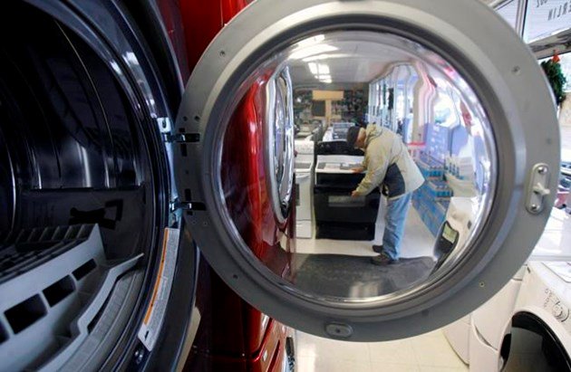 Sears files for Chapter 11 amid plunging sales, massive debt: bit.ly/2PB8v3k https://t.co/qXgF44jO1S