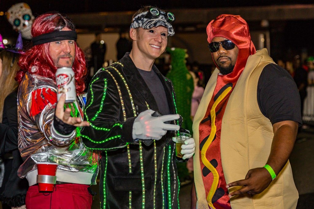 GraveDiggersCLT's tweet photo. Lil Sweet, this guy, and a hot dog. You’ll get to experience this and more at Grave Digger’s! Are you coming? https://t.co/Ez21IXn1eZ #GDB2018 https://t.co/3ConsFdLUa