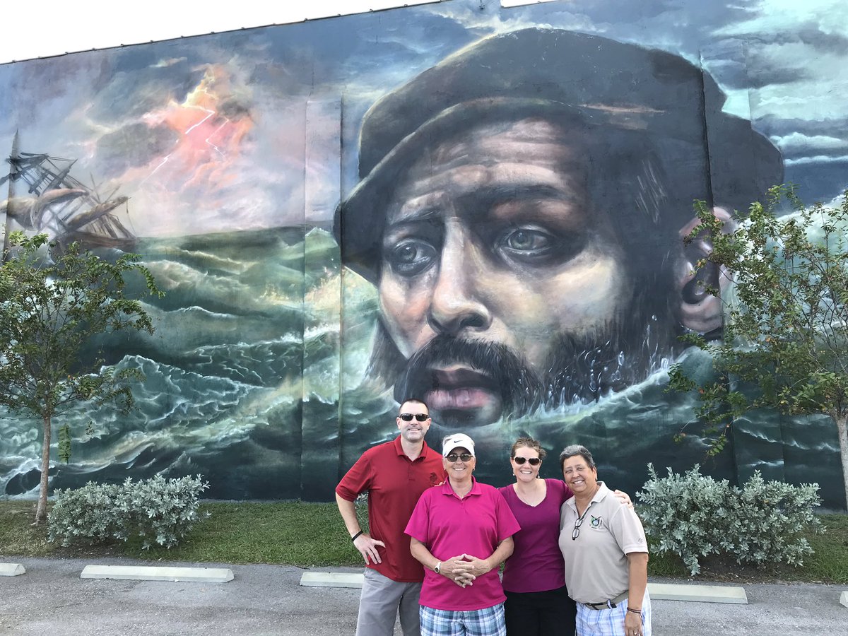 tourstp's tweet photo. Have you seen the amazing new street art in St Pete?  Take a tour and check it out!   #tourstp #StPete #murals https://t.co/B1QaBVgXl4