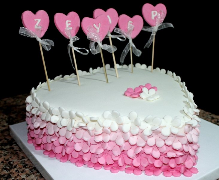 Tanımaktan ziyadesiyle mutlu olduğum, güzel, zarif, naif ve asil kadın~~
Dilerim ömrün, yüreğin kadar güzel geçer.
Doğum günün kutlu olsun 💐🌹

<a href="/Zeyn_o_/">zeyn_o</a>