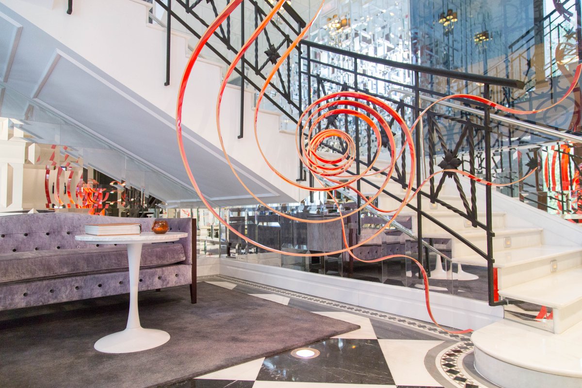 "La cocina del chef catalán, premiada con numerosos galardones, tanto nacionales como internacionales, fusiona como pocas vanguardia y tradición." Dice
<a href="/LaVanguardia/">La Vanguardia</a> sobre #RamónFreixaMadrid. Echa un vistazo al artículo aquí: bit.ly/2PEPJbm