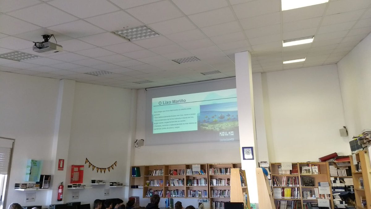 FreeLitterAT's tweet photo. #INTECMAR has presented @Clean_Atlantic in the Illa de Arousa High School #Galicia #Spain. The students are committed to monitor the #marinelitter that ends us beached in the island's sandy coasts
#CleanAtlanticAction
@AtlanticArea https://t.co/eAl0SriEqO