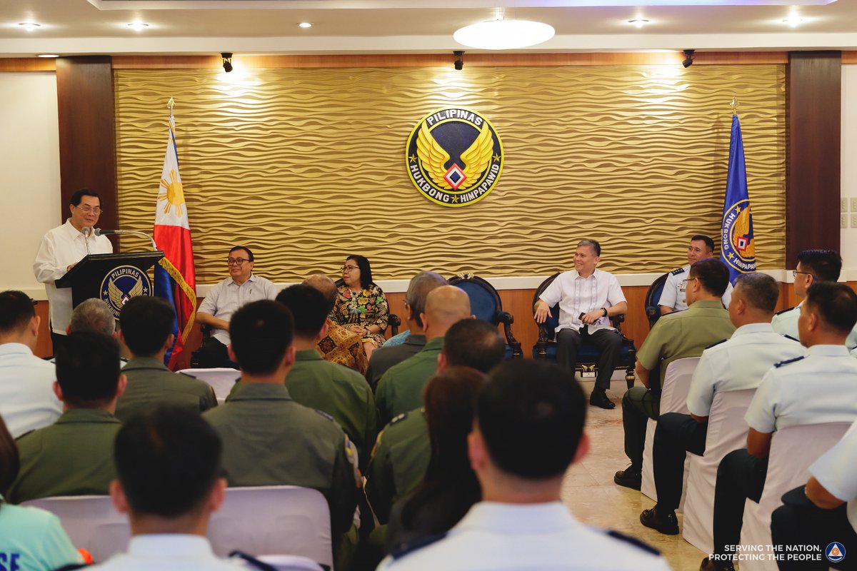 civildefensePH's tweet image. LOOK: 2nd Philippine Humanitarian Mission leaves today for Indonesia. A send off Ceremony was held 15 October 2018 at Villamor Airbase, Pasay City. #ResiliencePH #OneASEAN #OneResponse