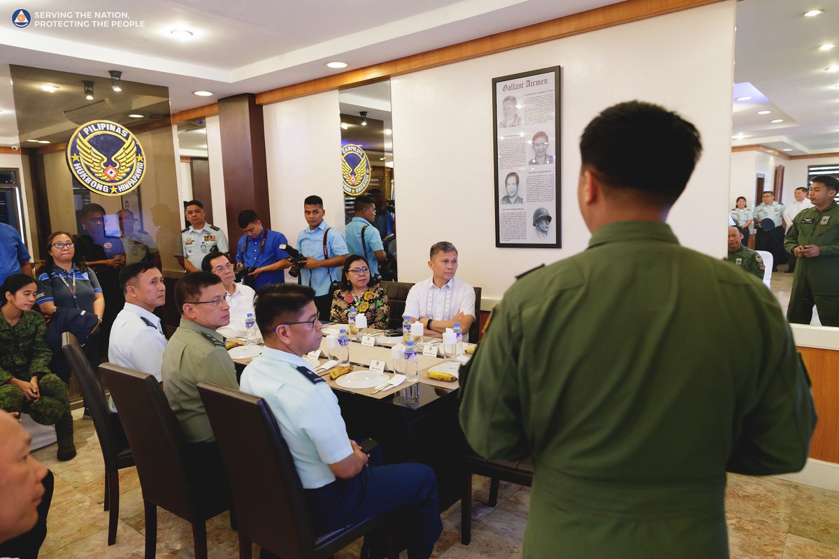 civildefensePH's tweet image. LOOK: 2nd Philippine Humanitarian Mission leaves today for Indonesia. A send off Ceremony was held 15 October 2018 at Villamor Airbase, Pasay City. #ResiliencePH #OneASEAN #OneResponse