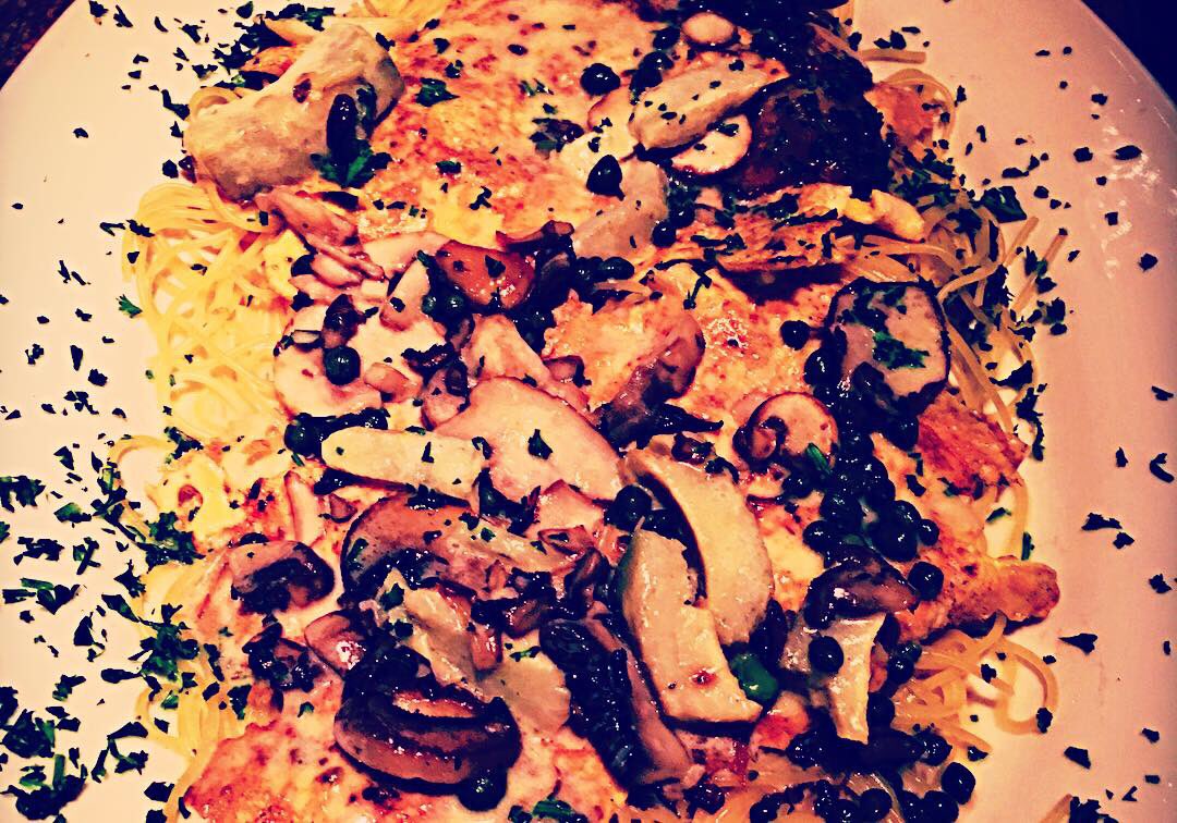 Rutherine_'s tweet photo. My late night appetizer 🤷🏻‍♀️ 
Will definitely need to burn calories tomorrow 

#grandluxcafe #thevenetianlasvegas https://t.co/QHP6VoUXRn