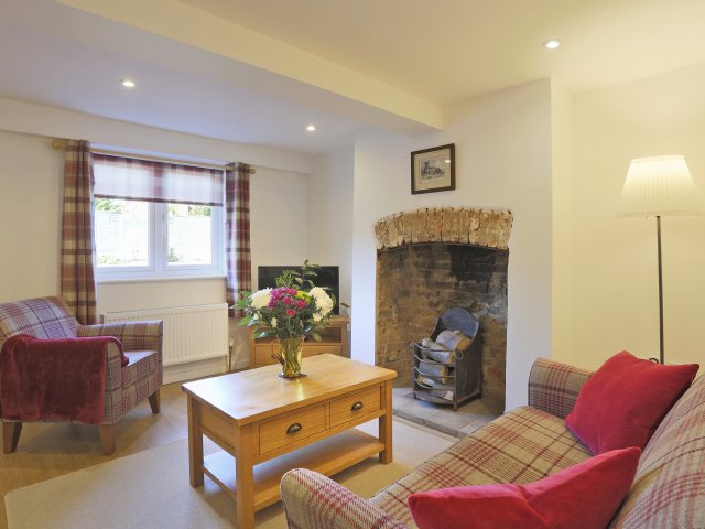 SuffolkCottHols's tweet photo. We are delighted to welcome No 1 in #Beccles to the #CountryCollection 🏡 Small but perfectly formed, No 1 is a terraced #cottage in the heart of the market town of Beccles. Just a short walk into the town centre - a perfect bolthole for couples: https://t.co/MJnAHllgPQ #Suffolk https://t.co/oRTeuyEHUY