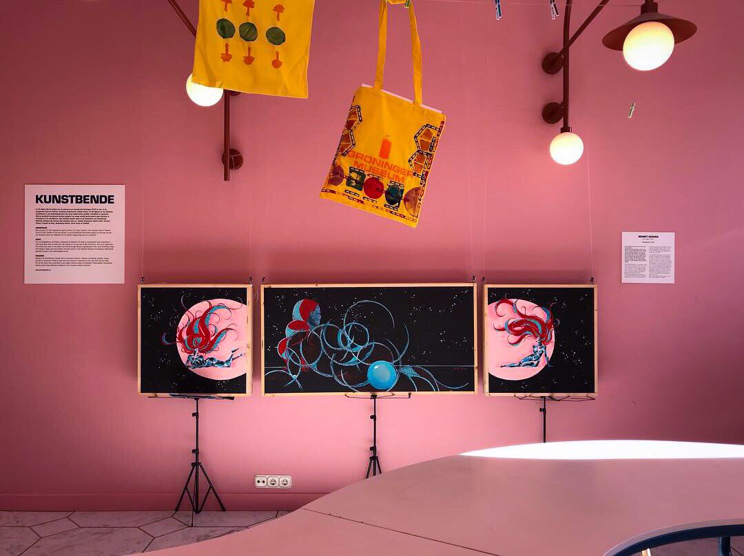 kunstbendegrunn's tweet photo. #EXPO Gaat dat zien! Het werk van Rowiet Kerver en Anastasia Arzhanovich is nu te bewonderen in het @groningermuseum. Doe mee aan kunstbende in de categorie Expo, wie weet hangt jouw werk volgend jaar in dit mooie museum! 
#kunstbende #expo #groningermuseum #art #museum https://t.co/yv9ellEkY1