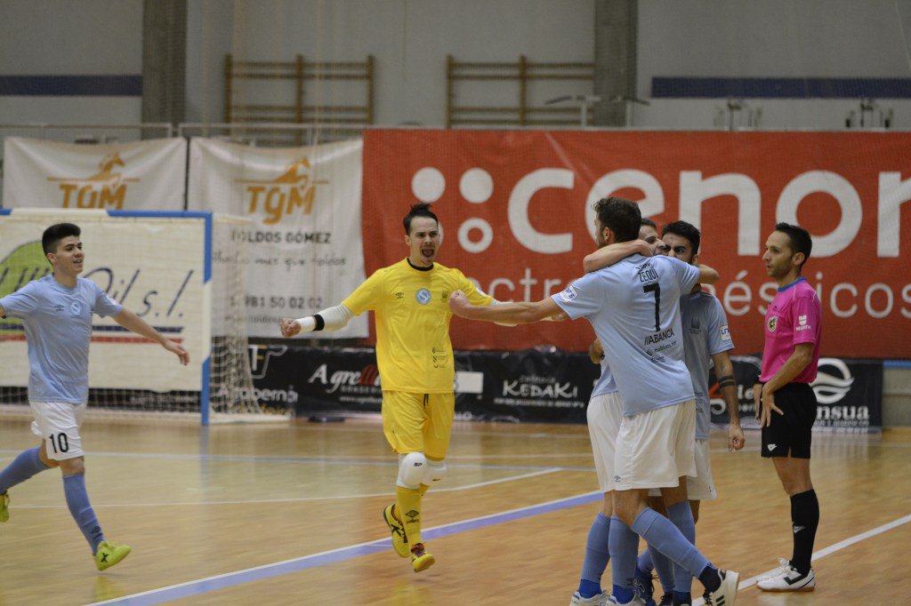 Santiago Futsal trata de ‘tú a tú’ al líder Betis FS y pierde un igualado encuentro a 6 segundos del final ondajaenrtv.es/santiago-futsa…
