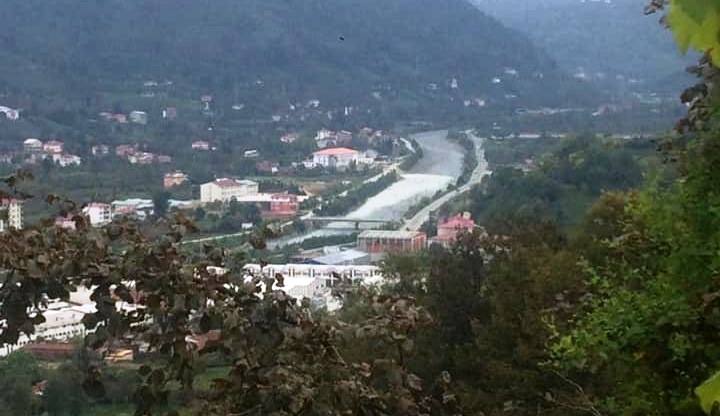 karadenizisyan's tweet photo. #Artvin #Arhavi'de işletilen Atakar Taşocağı Arhavi Deresinin #Sidere kolunu atıklarıyla kirletiyor. @adokop08 bugün suç duyurusunda bulunacak https://t.co/VZUcAi3Wz0