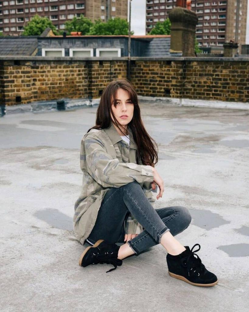 WeAreCara's tweet photo. Monday, ready? GO! Living our best Autumn life in faded camo and suede ANIKA kicks 👆👆 shop the look today🙂 #aw18 #imwearingcara #camojacket #morningmotivation #outfitpost #chosenbycara #madewithlove #shopindependent #thisautumnlife #smallbusinesssaturday https://t.co/rL0v21HZIC