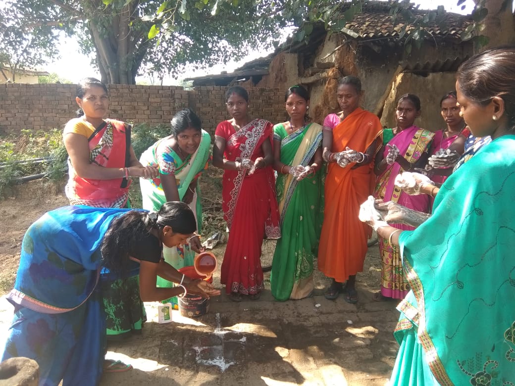 RDD_Jharkhand's tweet image. The SHG members are celebrating “Global Hand Washing Day” across Jharkhand. 
Read full story here bit.ly/2NJ8FDU
#GlobalHandWashingDay #SHGmembers #HealthandHygiene #WomenEmpowerment #SwasthJharkhandSwachhJharkhand