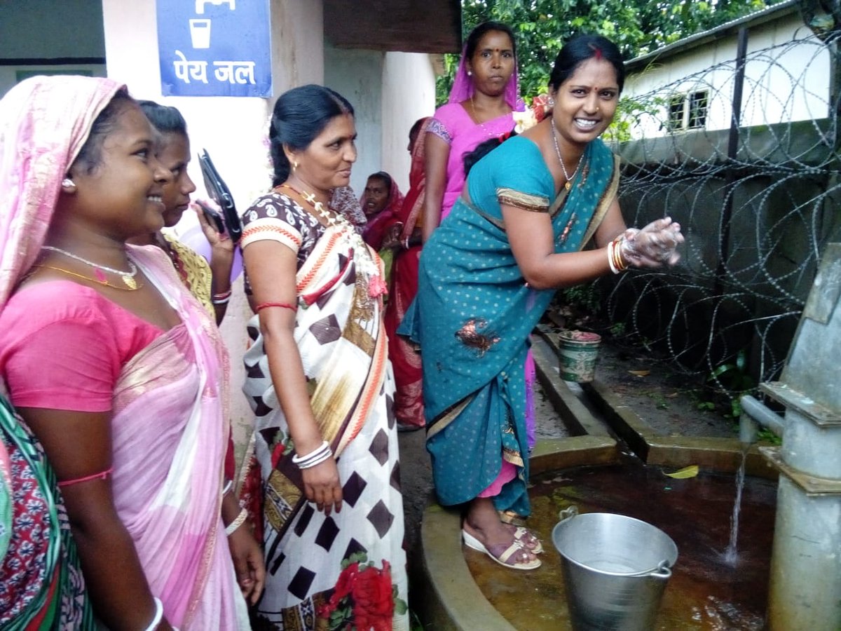 The SHG members are celebrating “Global Hand Washing Day” across Jharkhand. 
Read full story here bit.ly/2NJ8FDU
#GlobalHandWashingDay #SHGmembers #HealthandHygiene #WomenEmpowerment #SwasthJharkhandSwachhJharkhand