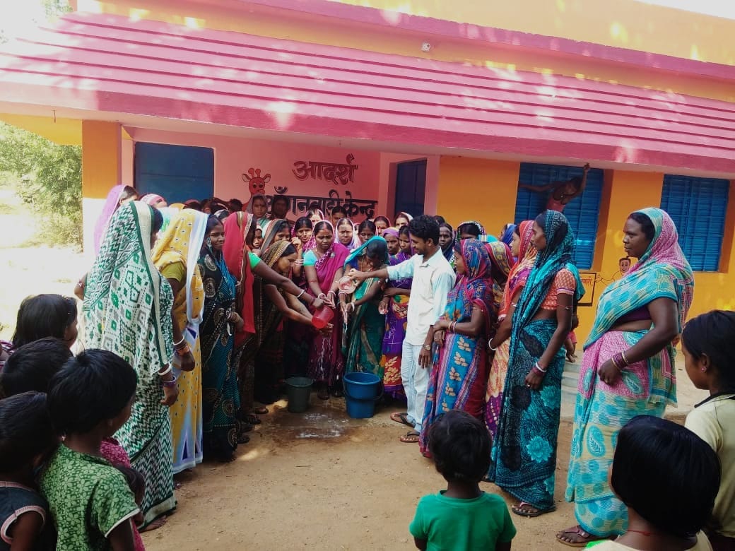 RDD_Jharkhand's tweet image. The SHG members are celebrating “Global Hand Washing Day” across Jharkhand. 
Read full story here bit.ly/2NJ8FDU
#GlobalHandWashingDay #SHGmembers #HealthandHygiene #WomenEmpowerment #SwasthJharkhandSwachhJharkhand