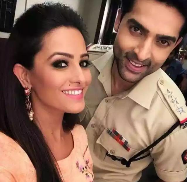 GossipsTv's tweet image. #SuperExclusive
#Naagin3
Inspector #Ajitabh to return from the dead for #Vish ;fierce battle ahead in @ColorsTV #Naagin3

@GossipsTv 😊