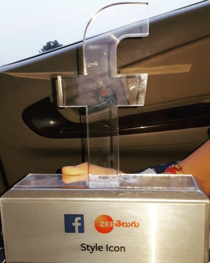 kaushalmanda's tweet photo. Thanks to KAUSHAL ARMY for one more award for Zee Telugu "STYLE ICON" in FACEBOOK with largest votes..Love u all@kaushalarmy https://t.co/apiG7D7aad