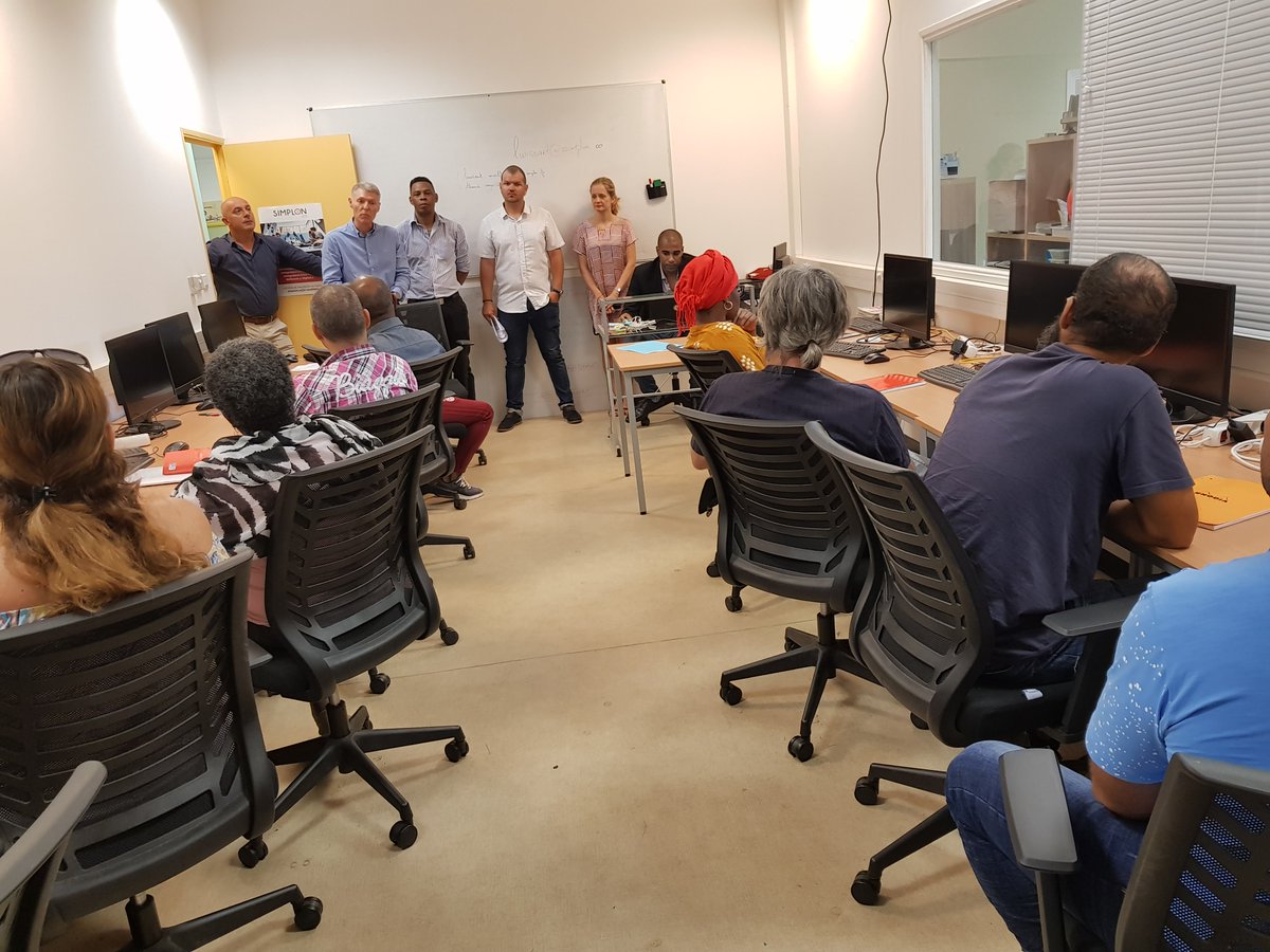 barnabePROUDHOM's tweet photo. 3 partenaires unis pour l'inclusion par le numérique - Pole emploi, OPCALIA et Simplon Réunion, organisent une formation  "Référent.e Digitale.e", pour offrir aux demandeurs d'emploi  des compétences pour les métiers de demain. https://t.co/Clx1v8BQb0