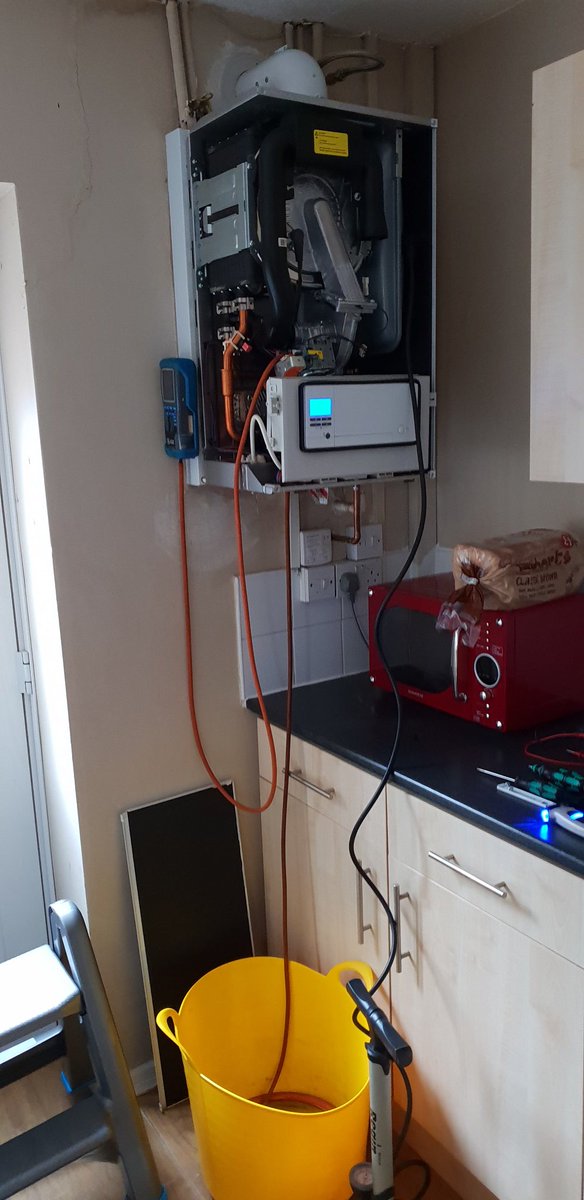 GasmanBrookes's tweet image. Monday morning 👊. Best way to start it. #P06 and charge the vessel @vaillantuk 🐰🤙#advance