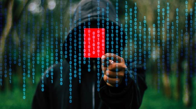 «Il s'est accaparé ma vie». Voici l'histoire de Sandra, cyber-harcelée pendant 3 ans par un homme qui a créé un faux site dans lequel il racontait en détails sa vie bit.ly/2P1A8VS #prispourcible #cyberharcelement