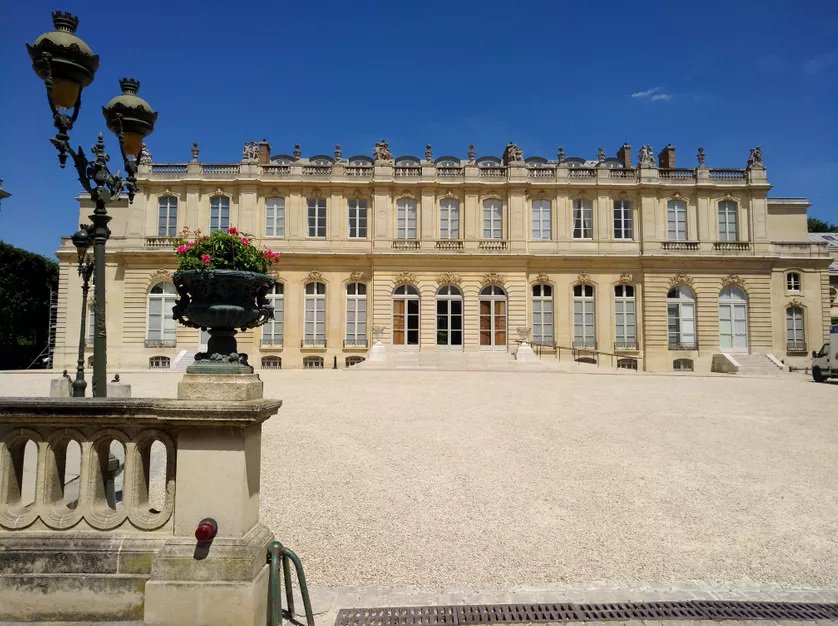 macronscope's tweet photo. Exclusivité @macronscope
Le l'#assembleeNationale annonce la mise à disposition de l'hôtel de LASSAY, appelé aussi Hôtel de la #questure pour l'acceuil des #SDF
Hôtel composé notamment de 3 appartements de 400m2 mis à la disposition des 3 #questeurs https://t.co/XW7bGNhUwx